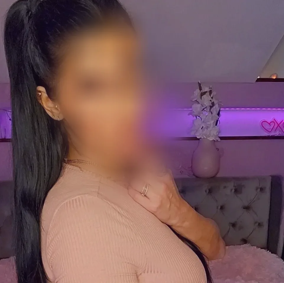 Alena, 33