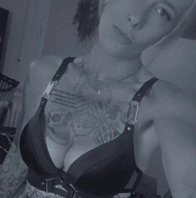 Elisabeth, 32