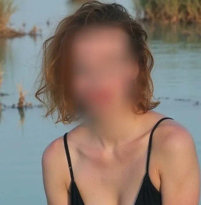 Lilly, 25