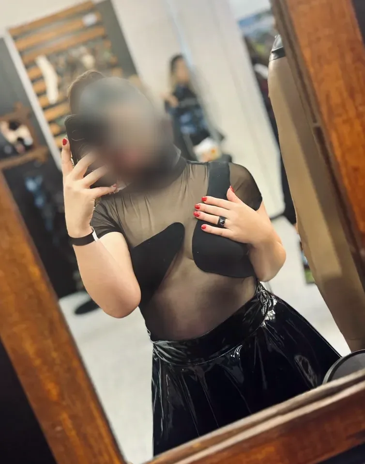 Mia, 29