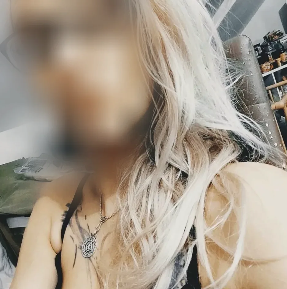 Mirela, 30
