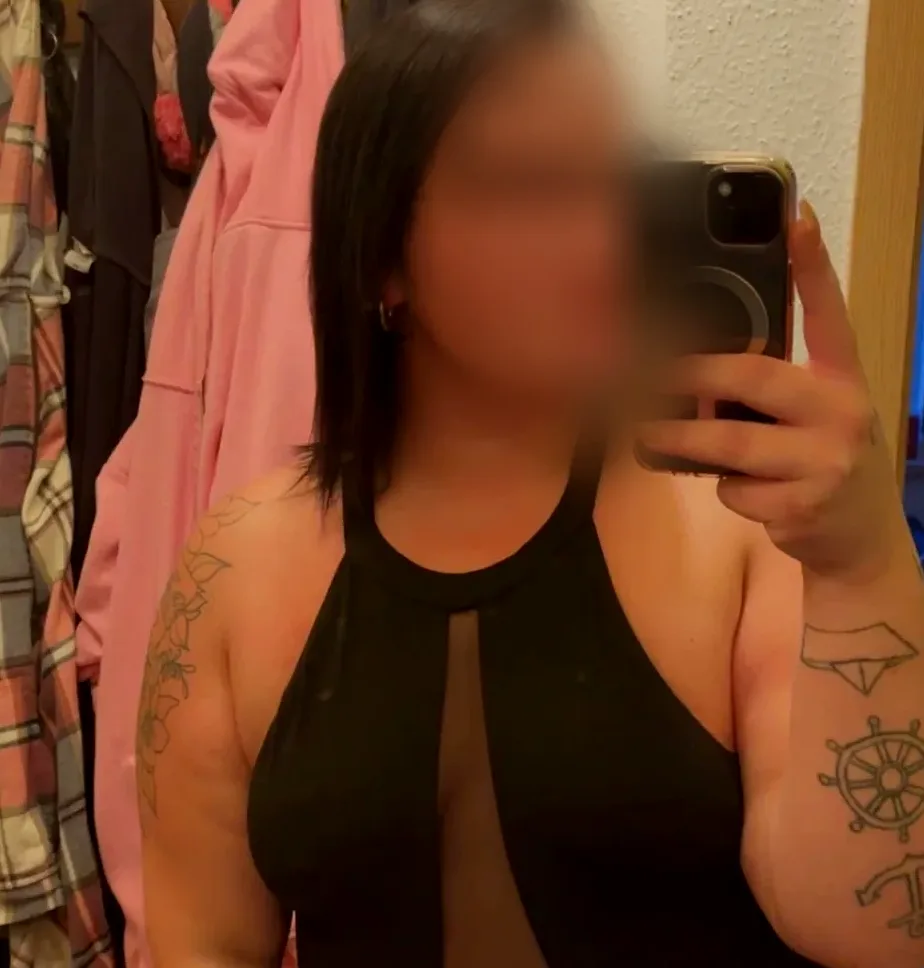Nicole, 28