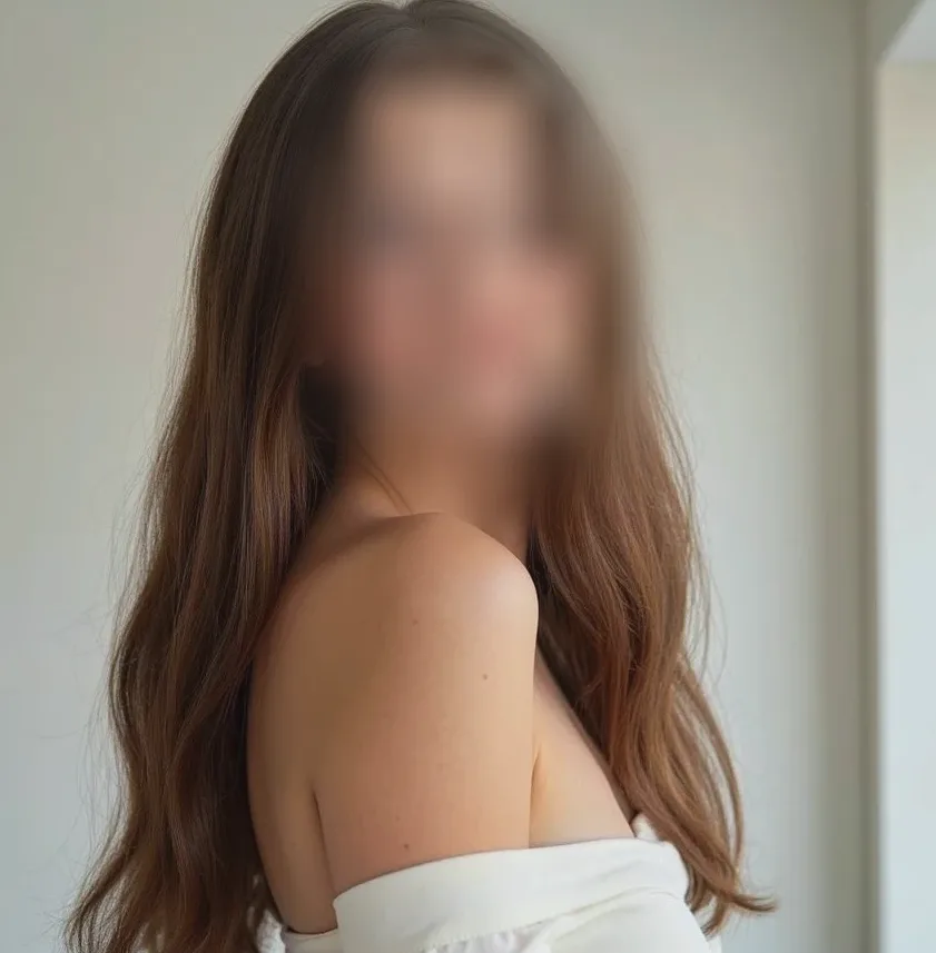 Nicole, 26