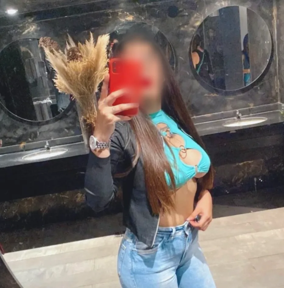 Viktoria, 35
